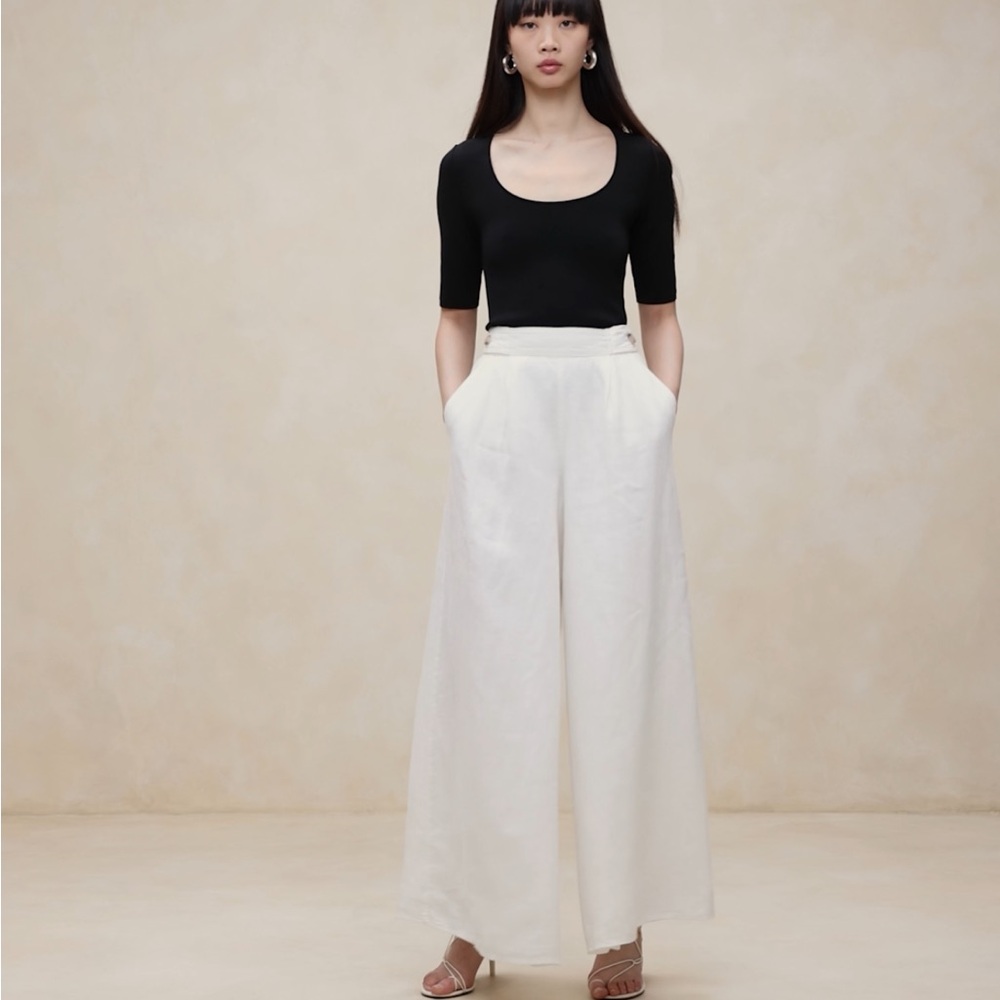 Banana republic white linen pants. Size 6 petite